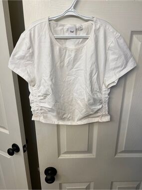 Tna White Ruched Side Crop Tee size M